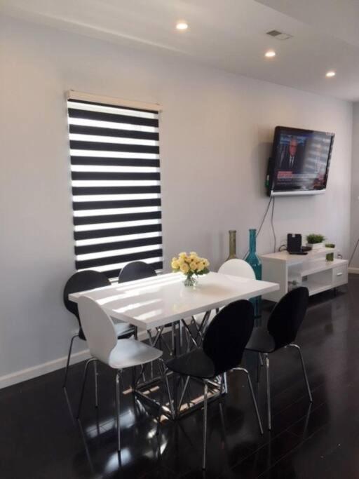 Luxury Three Story Apartment In Short North 哥伦布 外观 照片