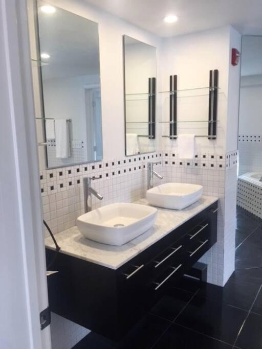 Luxury Three Story Apartment In Short North 哥伦布 外观 照片