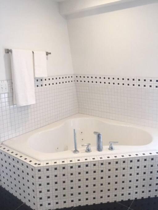 Luxury Three Story Apartment In Short North 哥伦布 外观 照片